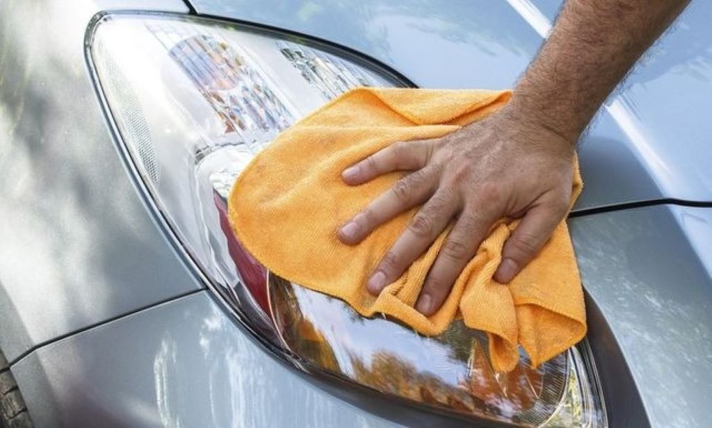 How to properly wash and wax car tips at home